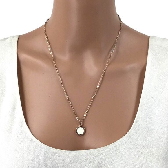 GUESS Los Angeles Pendant Necklace Gold Tone Rhinestone Detail - Picture 1 of 3